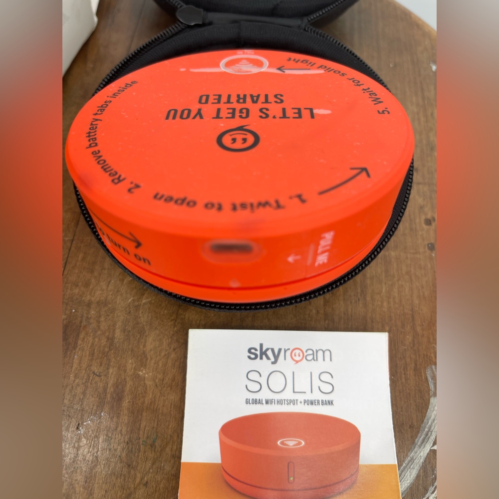 Skyroam Solis Global WiFi Hotspot with Travel Case - Picture 6 of 8